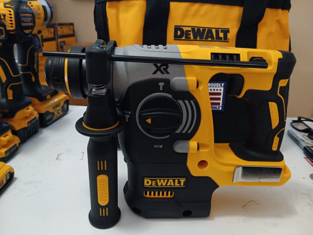 New Dewalt 20v XR Brushless Sds Rotary Hammer 