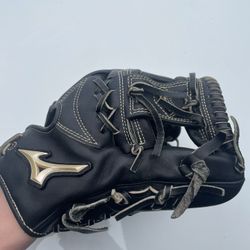 Mizuno Global Elite 