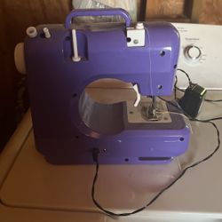sewing machine 