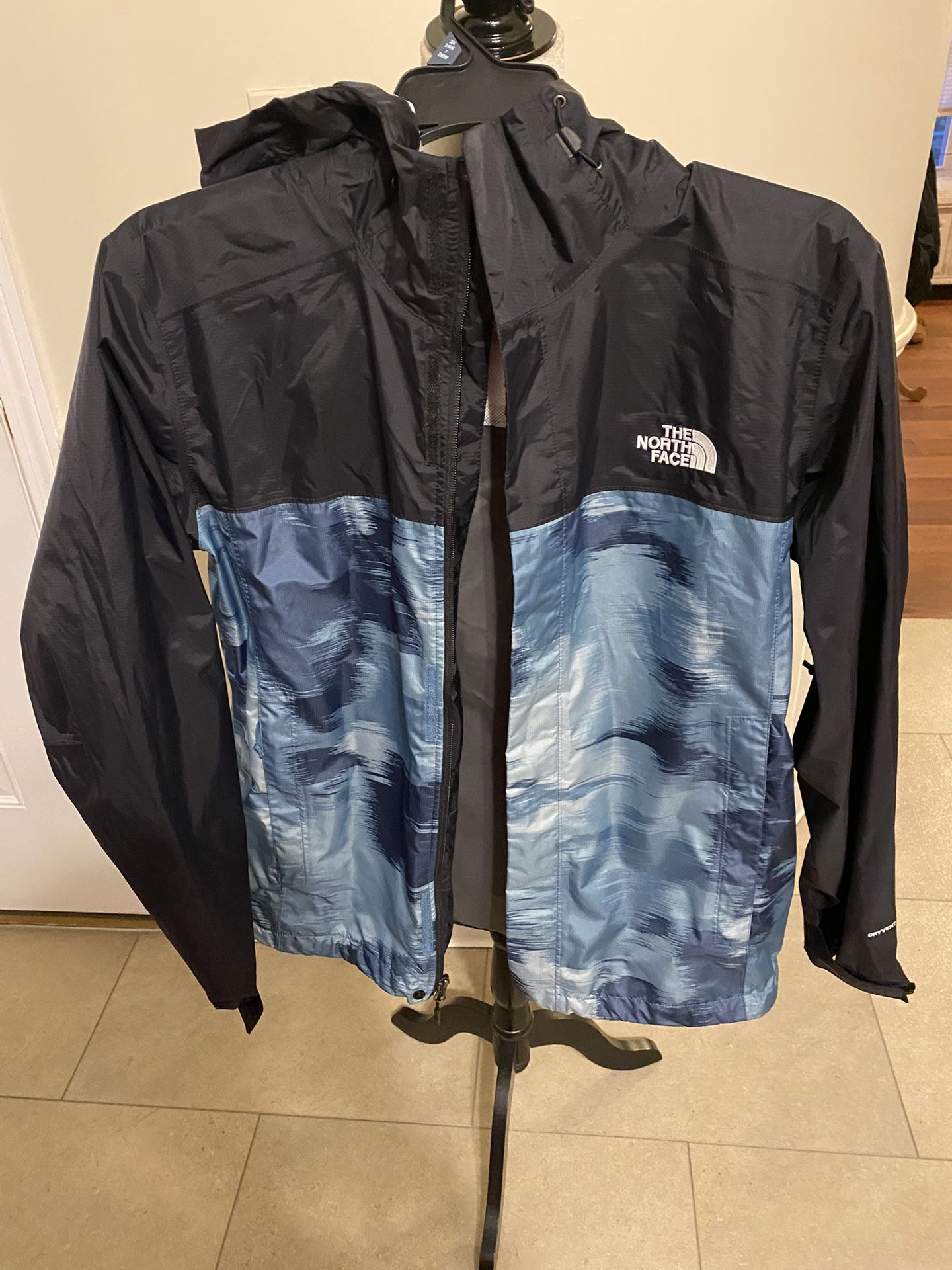 Brand New The North Face Men’s Venture 2 Waterproof Hooded Rain Jacket Size Medium