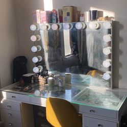 Impressions Vanity Set w/ Lighted Mirror 