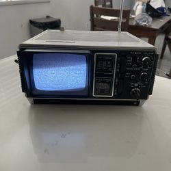 Vintage Portable Tv/Radio 1983 