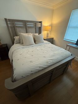 Queen bedroom set