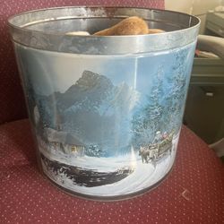 Christmas tin with five little teddy bears