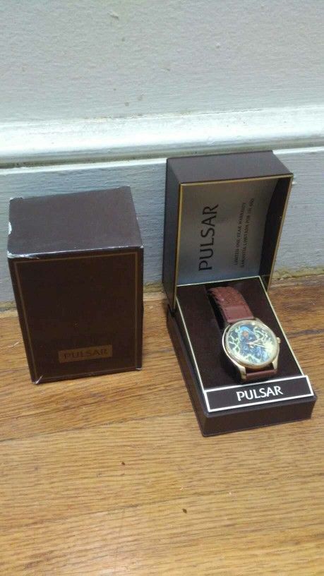 Pulsar Storm Watch Basic Series Brand New Never Worn Before. Message me anytime if interested will send more pictures or videos thank you.