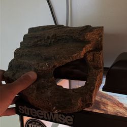 Corner hide
