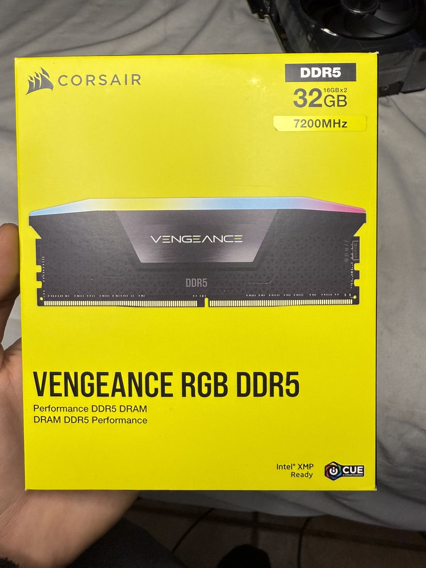 CORSAIR VENGEANCE RGB DDR5 RAM 32GB (2x16GB) 7200MHz