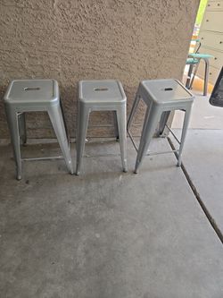 Stackable Metal chairs color silver great condition