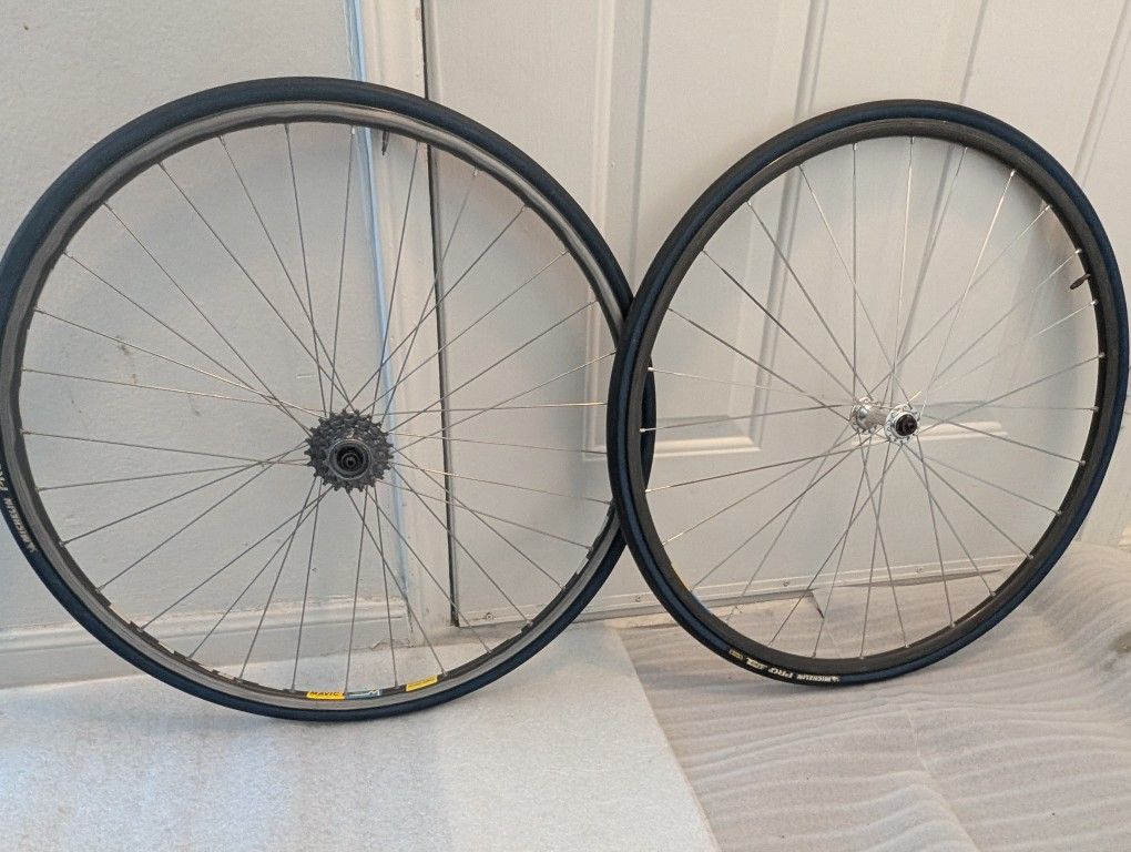 Vintage roadbike wheel set campagnolo and dura ace hubs size 700c