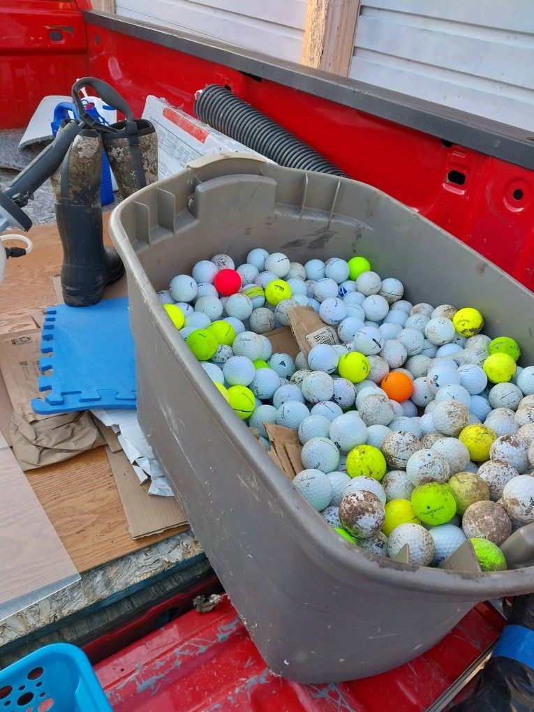 Golf balls $,40 .00Make offer.If interested
