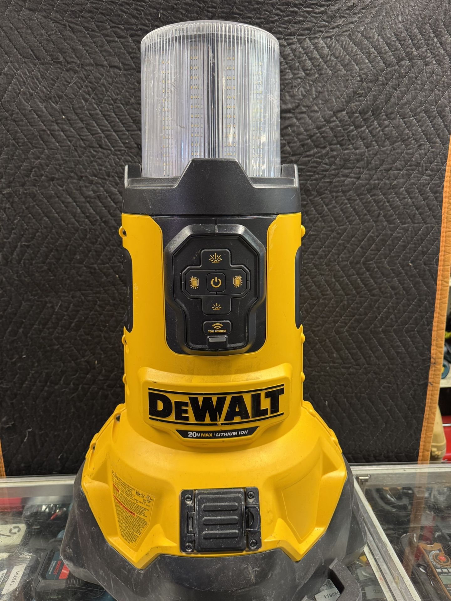 DeWalt DCL070 - Large Area Light