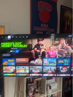43” Hisense Smart TV + Full Motion Wall Mount - Excellent Condition