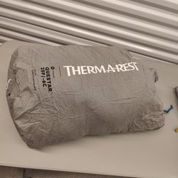 THERM-A-REST Questar 20F/-6C Sleeping Bag NEW Unused

In Balsam Green Regular Length