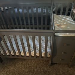 Baby Crib With Changing Table 