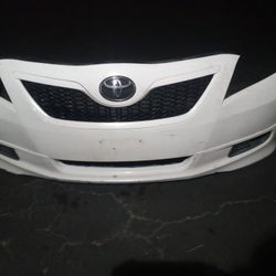 2006-2010 Toyota Camry Front Bumper With All The Accessories Oem.