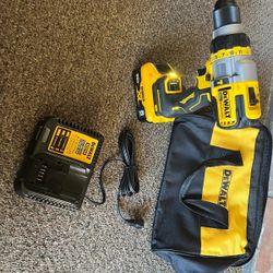 DCD999 Hammer drill Flexvolt Battery 8Ah And Charger 
