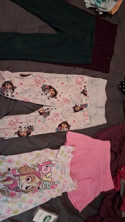 2 girls leggings purple and dark green colored, 1grey colored sweatpants,1pjpants,1skort,1 shortsleeveshirtall sz4t