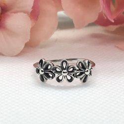 Tres Flores Ring Size 8
