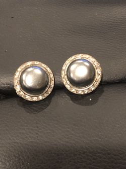 Nice vintage faux pearl and rhinestone earrings
