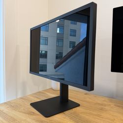 LG UltraFine 24" 4K Display 24MD4KL