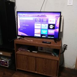 TCL 32" ROKU TV +   TV STAND +  Remote Control  +  Tv Antenna