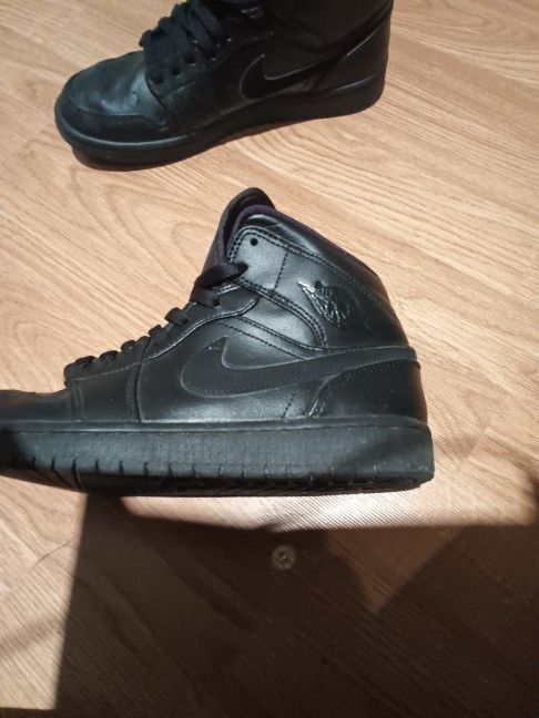 Black Air Jordan 1 Mens Size 8 Toe Is Pretty Creased