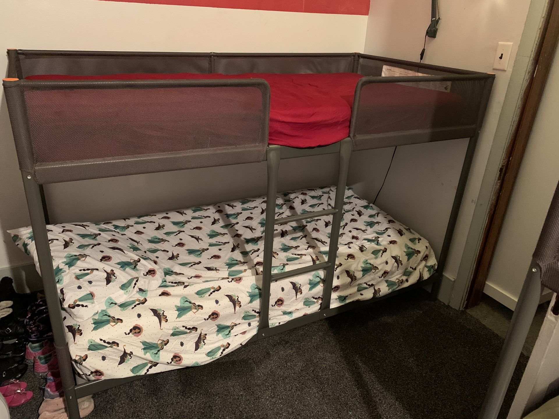 Twin bunk bed no mattress