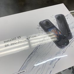 Insta360 X5 Essentials Bundle