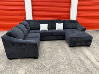Sectional couch (Delivery Available)