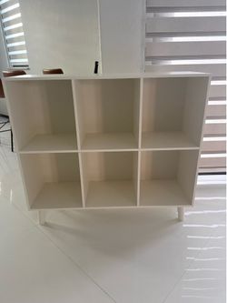 6 Cube Bookcase & Baskets