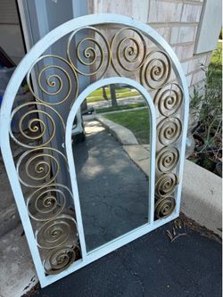 Large Arched Decorative Wall Mirror – Farmhouse Style