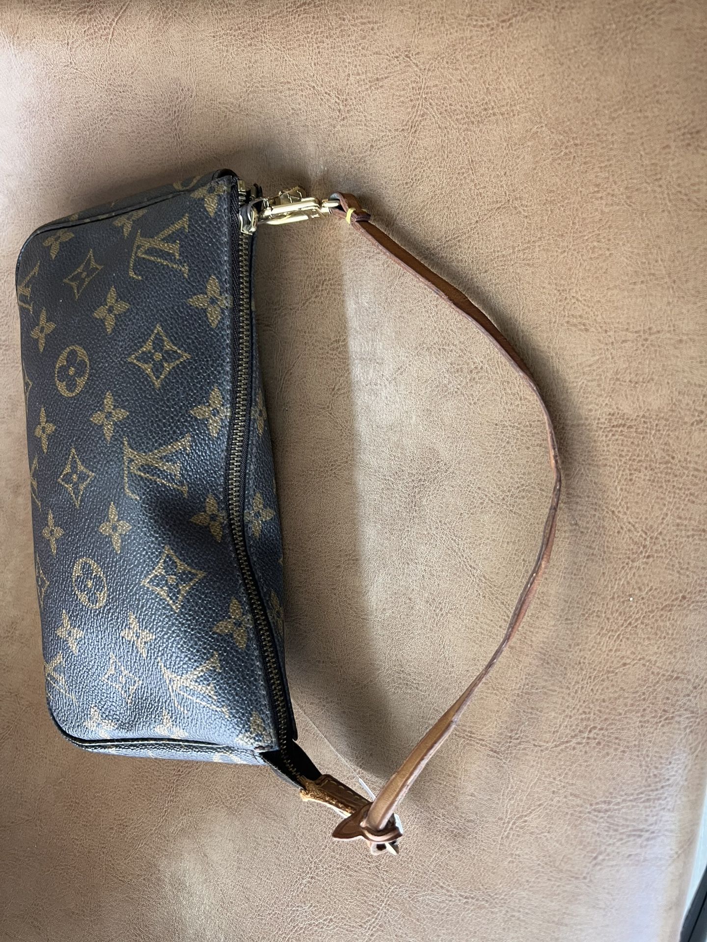 Authentic LV Pochette Accessoires NM for Sale in Seattle, WA - OfferUp