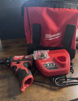 🔧 Milwaukee M12 Drill Set – BRAND NEW 🔧 Never used – still in perfect condition