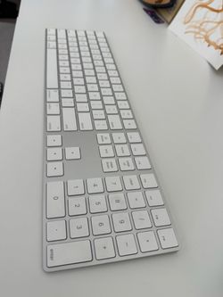 Apple Magic Keyboard with number pad like new