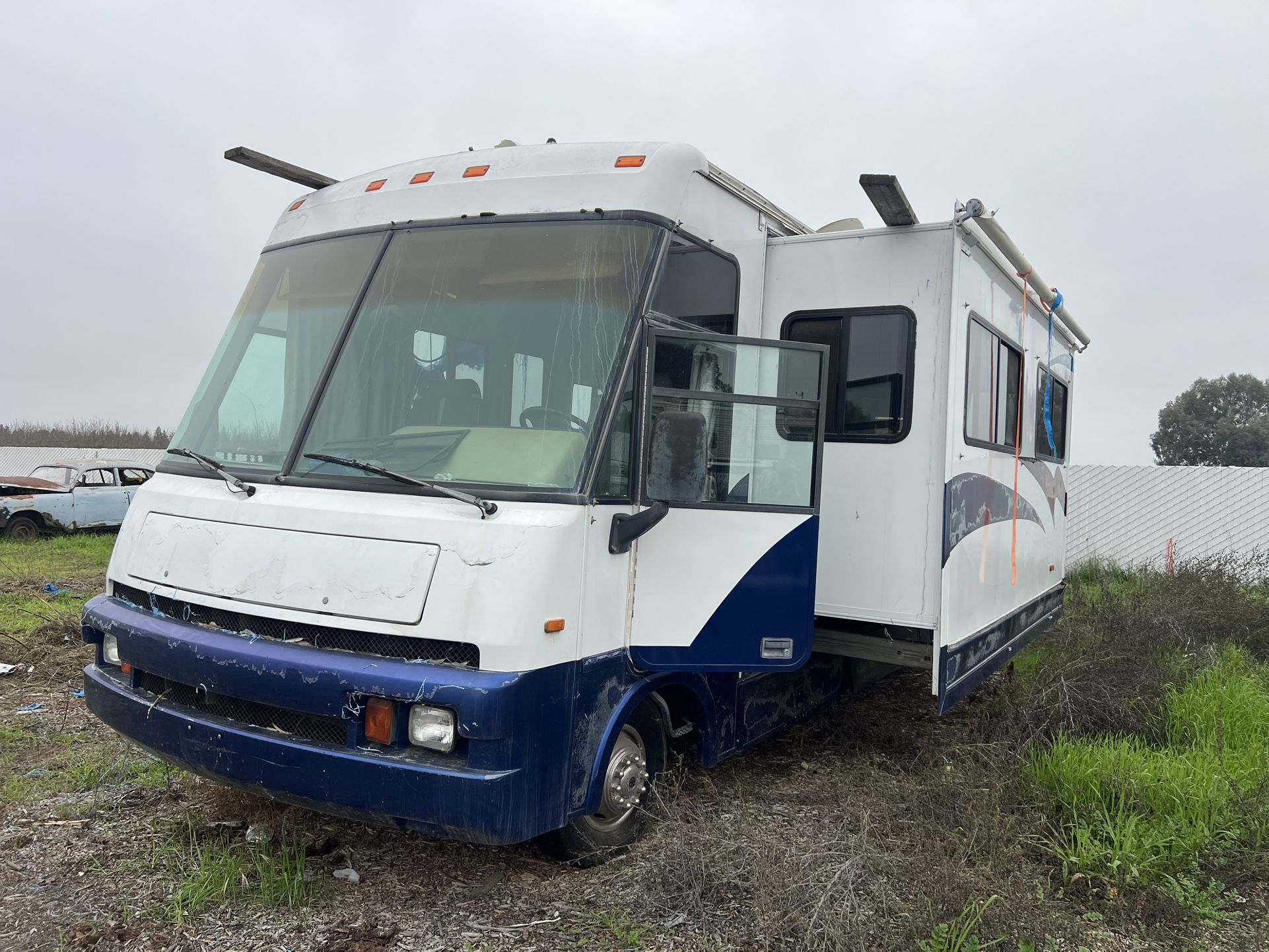 Winnebago Runs And Drives W Pink Slip