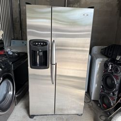 Maytag Refrigerator Good Condition Everything Works Fine 