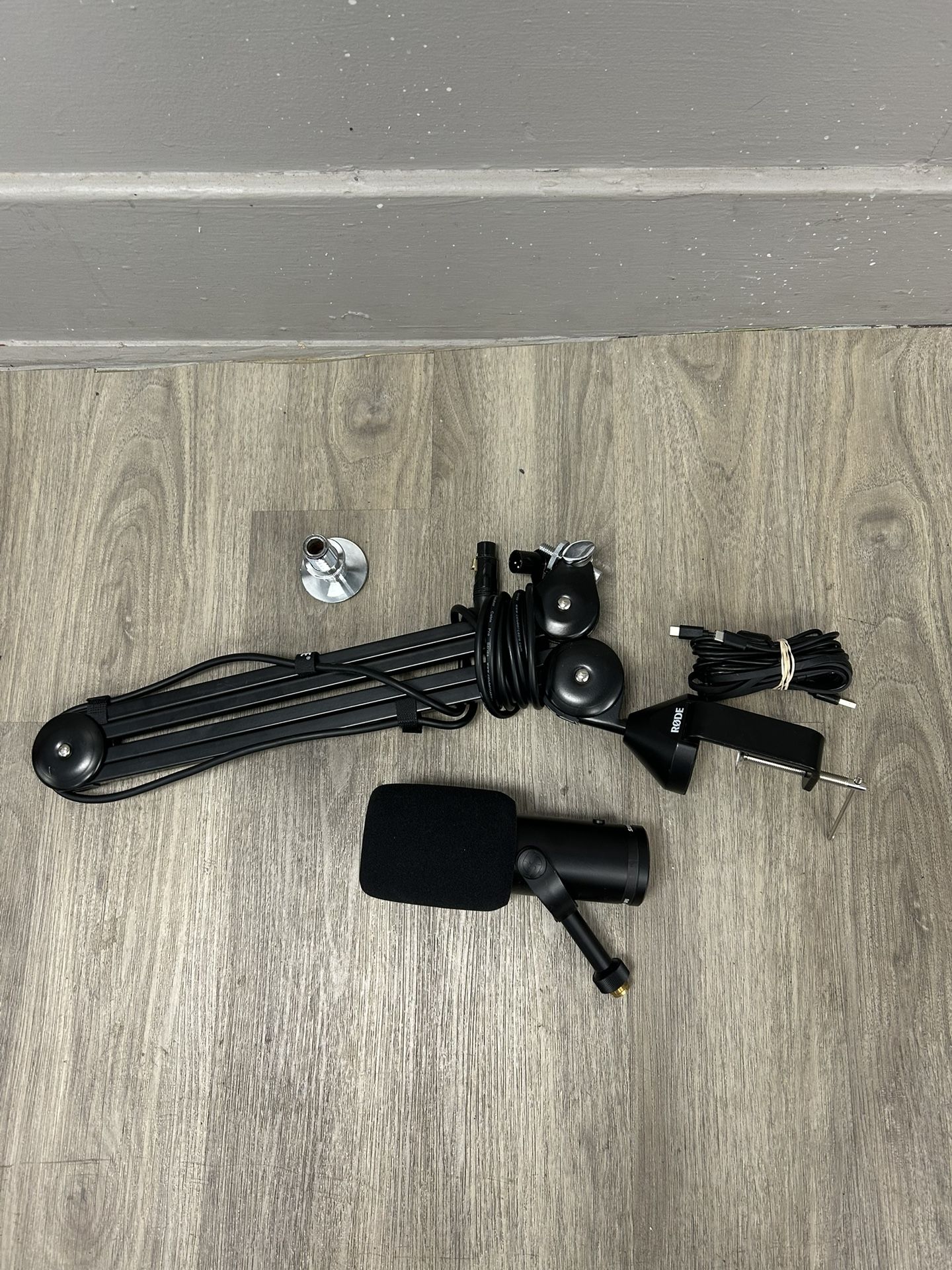 Samson Q9U Podcast Microphone With Desk Stand (2 Available)