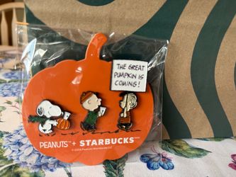 Snoopy pins