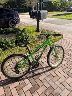 24” Specialized Hotrock Kids Mountain Bike Green
