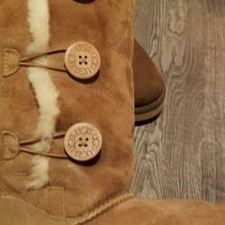 Ugg Boots Size 9 Chestnut