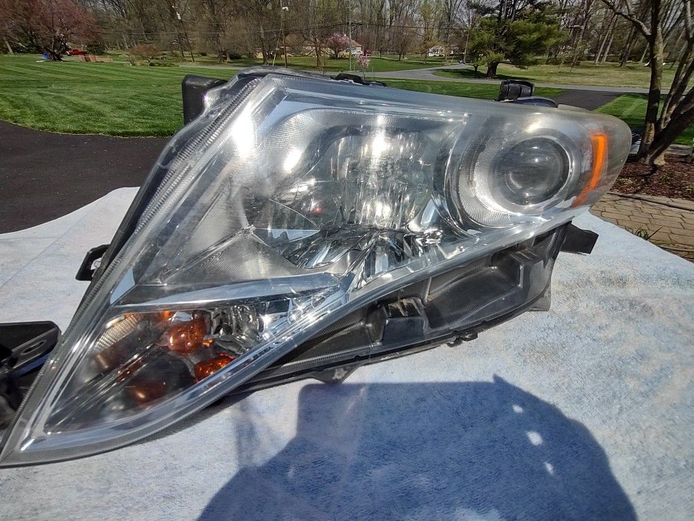 Toyota Headlight Assembly Venza OEM Driver Side 2009 To 2016