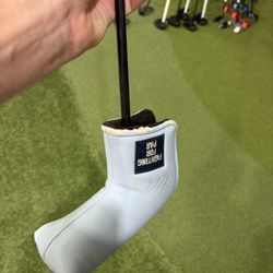 Good Good Putter With Signed Headcover 