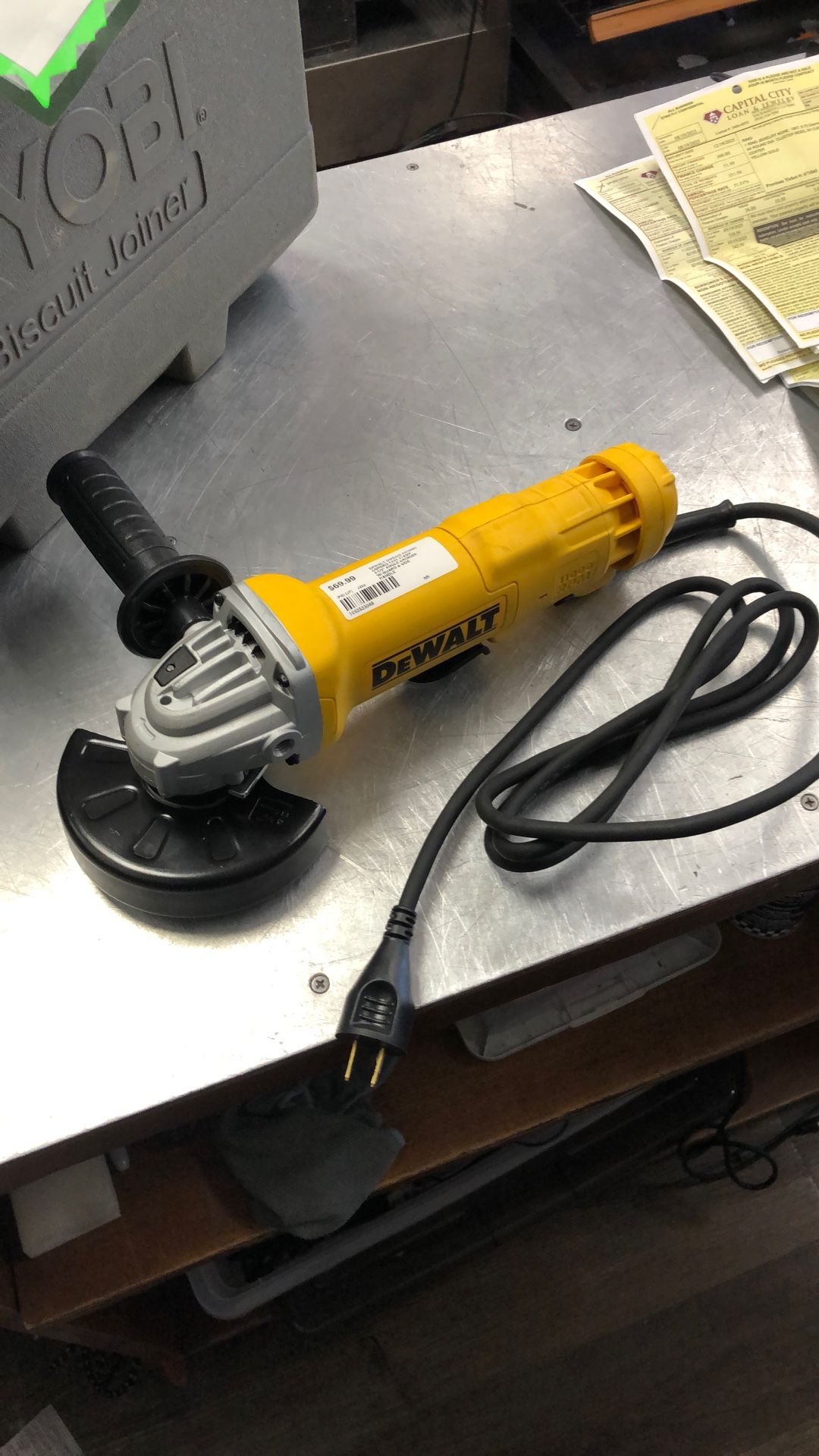 1003 Dewalt DWE402 Corded 120v 11amp 4-1/2” Angle Grinder W/ Guard & Side Handle 533049