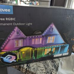 100 ft Govee Outdoor Permanent lights RBGIC