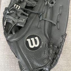 Wilson Baseball Glove – Black Leather