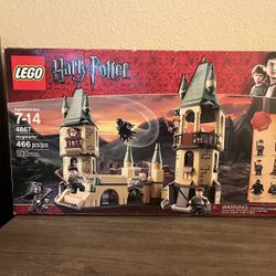 Harry Potter Lego set #4867 – Hogwarts (466 Pieces)