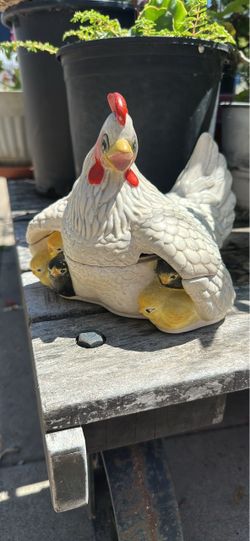 Ceramic Hen with on a nest Chicks