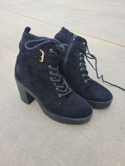 Women black boots