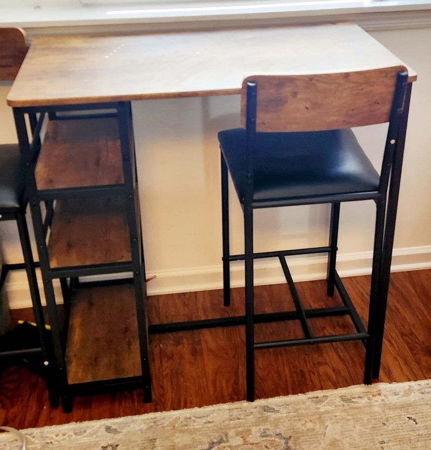 Kitchen table/bar table with 2 chairs