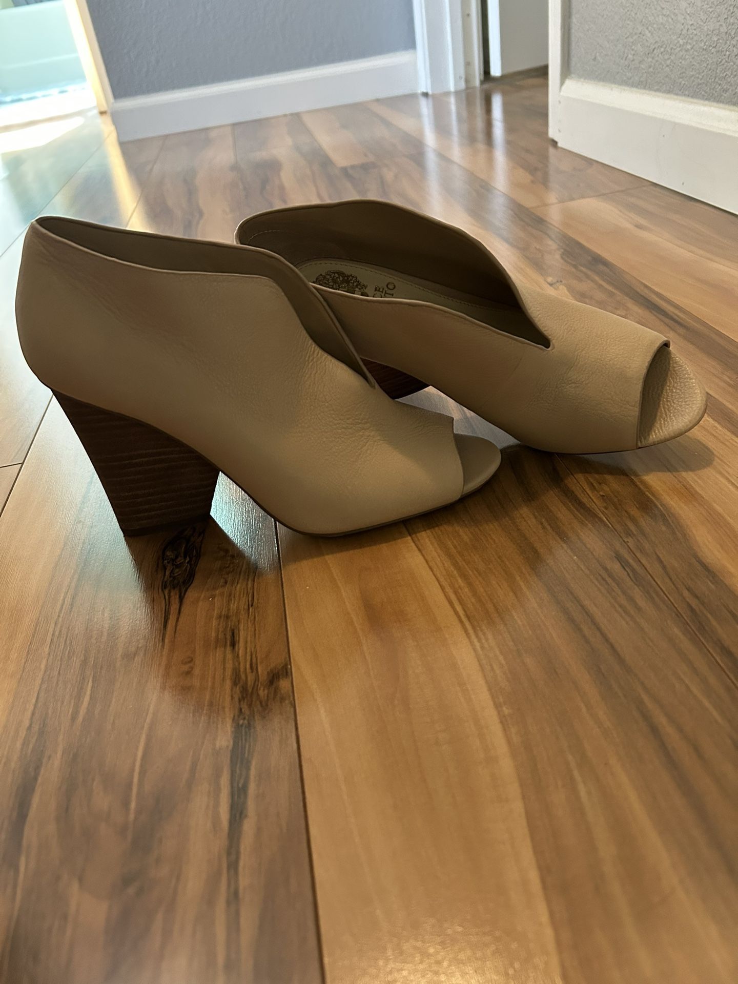 Woman’s Shoes Vince Camuto size 7